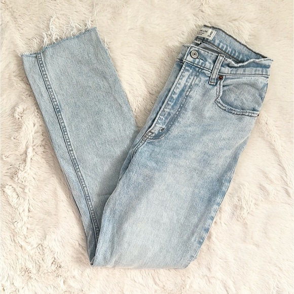 Abercrombie & Fitch 90s Slim Straight Ultra High Rise size 4 Regular - Picture 3 of 5